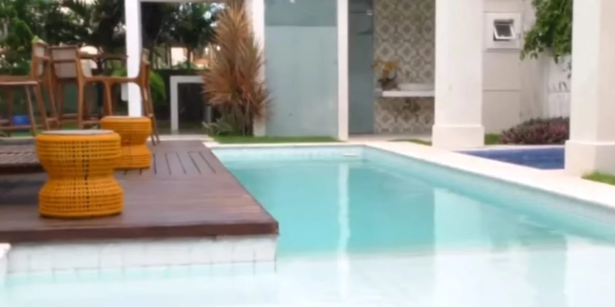 Piscina enorme da mansão do artista - Foto Reprodução YouTube