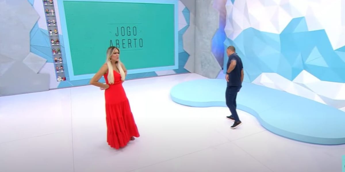 Denílson chegou nos estúdios mancando e pediu para diretor o substituir no programa (Reprodução: Jogo Aberto/ Band) Denílson chegou nos estúdios mancando e pediu para diretor o substituir no programa (Reprodução: Jogo Aberto/ Band)