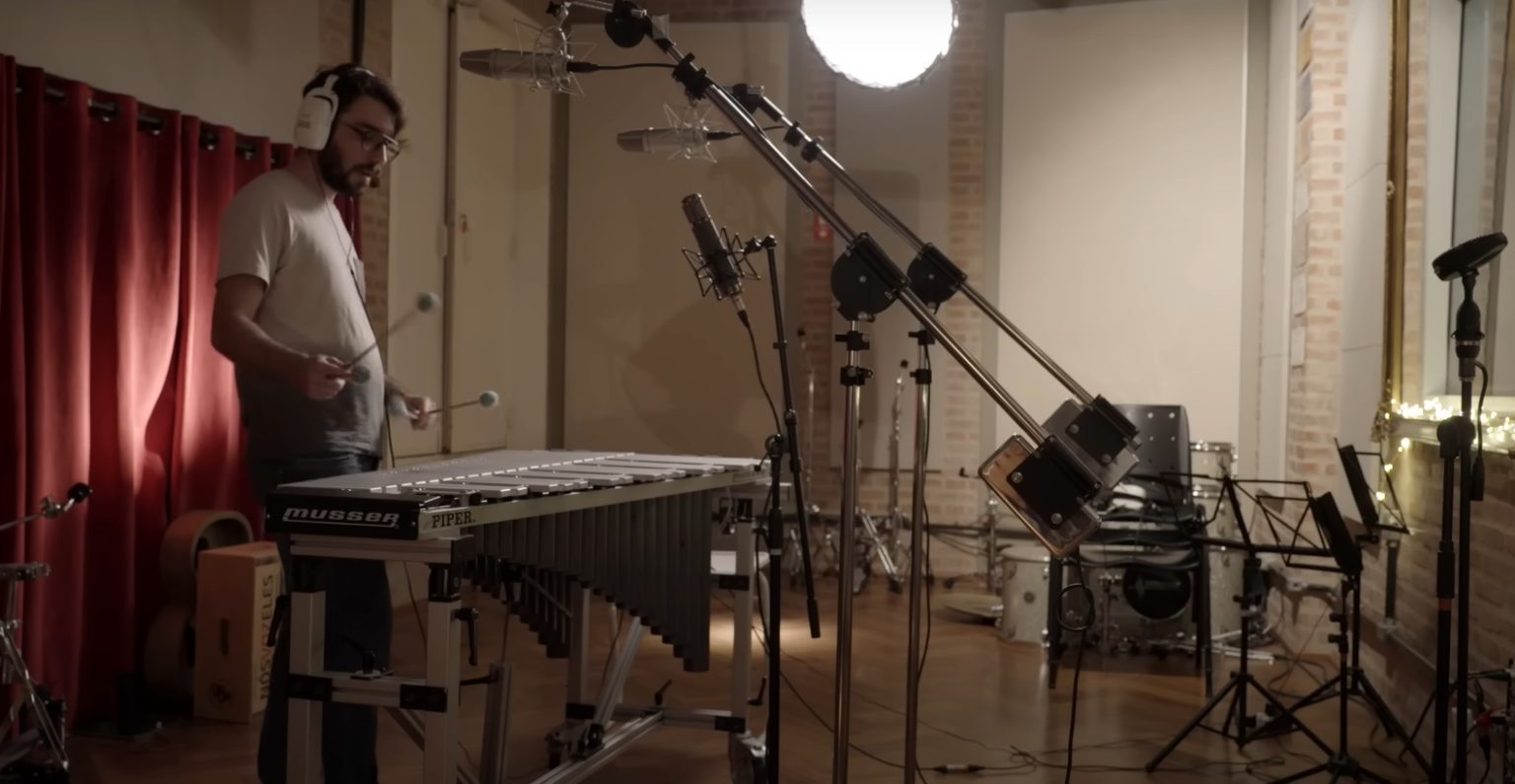 Sandy, filha do cantor Xororó, é dona de uma das mansões mais lindas do país, que conta até com estúdio de música e área para pilates - Foto Reprodução internet