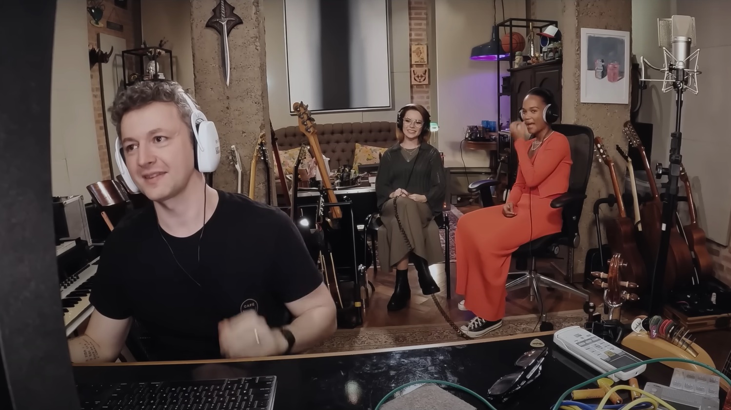 Sandy, filha do cantor Xororó, é dona de uma das mansões mais lindas do país, que conta até com estúdio de música e área para pilates - Foto Reprodução internet