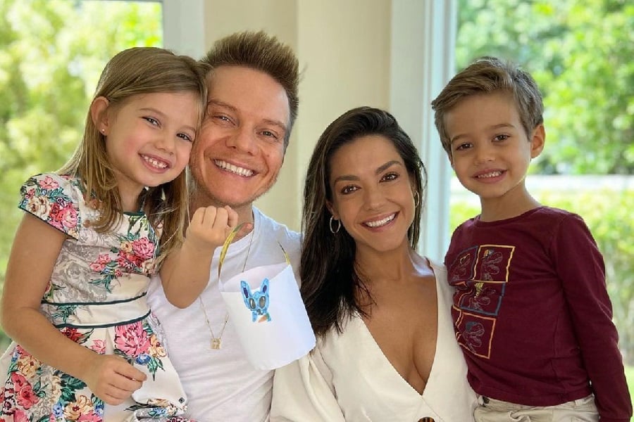 Thais Fersoza ao lado de Michel Teló e dos filhos (Foto: Divulgação)