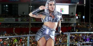 Anitta em trios elétricos na Bahia - Foto: Reprodução/Internet