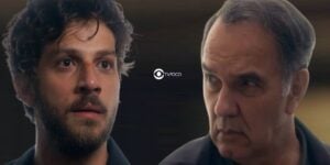 Travessia - Ari faz Guerra assinar atestado de trouxa e consegue promoção, mesmo dando golpe no sogro (Foto: Reprodução / Globo / Montagem TV Foco)