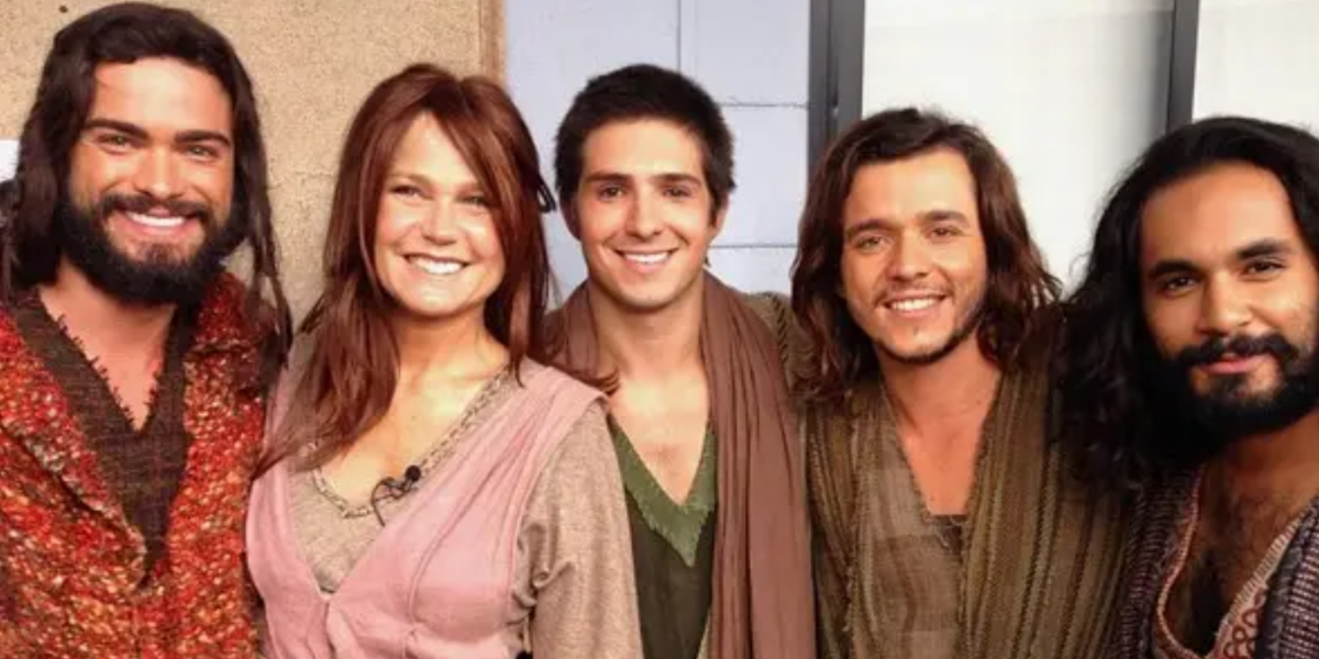 http://tvfoco.uai.com.br/wp-content/uploads/2015/05/Daniela-Mercury.jpg
