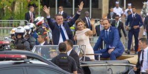 Jair, Michelle e Carlos Bolsonaro (Foto: Albery Santini)