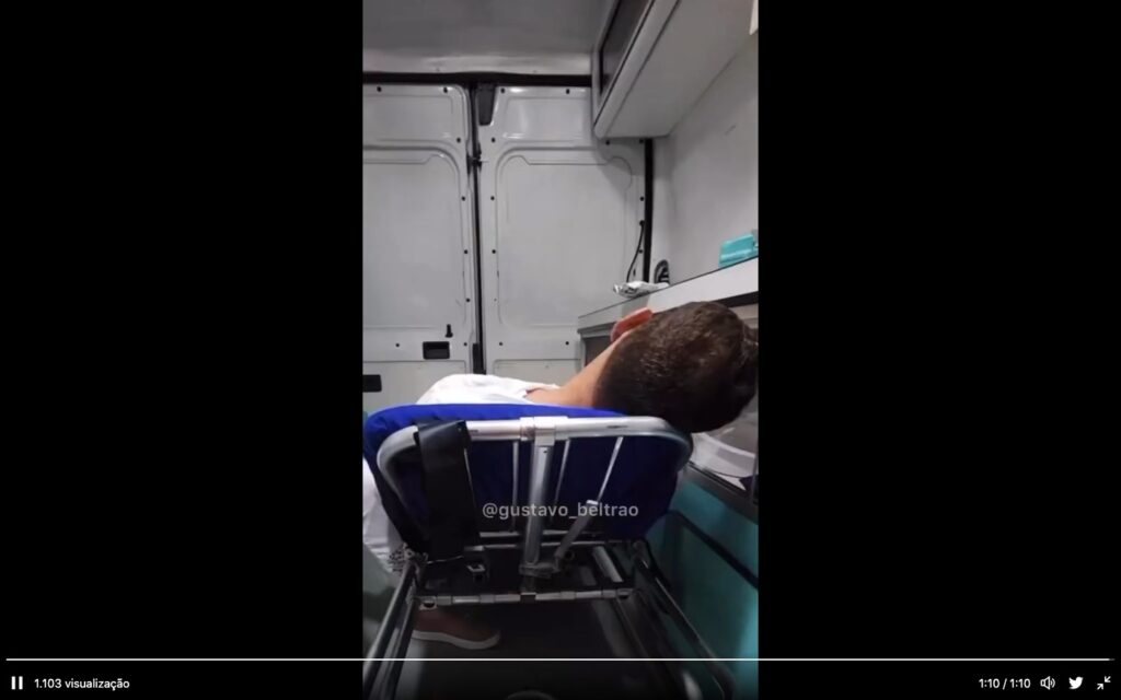 Gusttavo Lima dá bebida para fã e o faz sair de ambulância de show (Foto: Reprodução / Twitter)