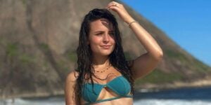 Larissa Manoela deixa qualquer um de boca aberta com sua beleza (Reprodução - Instagram)