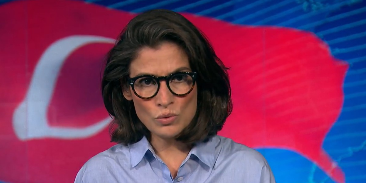 Renata Vasconcellos ao vivo no Jornal Nacional, no horário nobre da Globo (Foto: Reprodução - Globo)