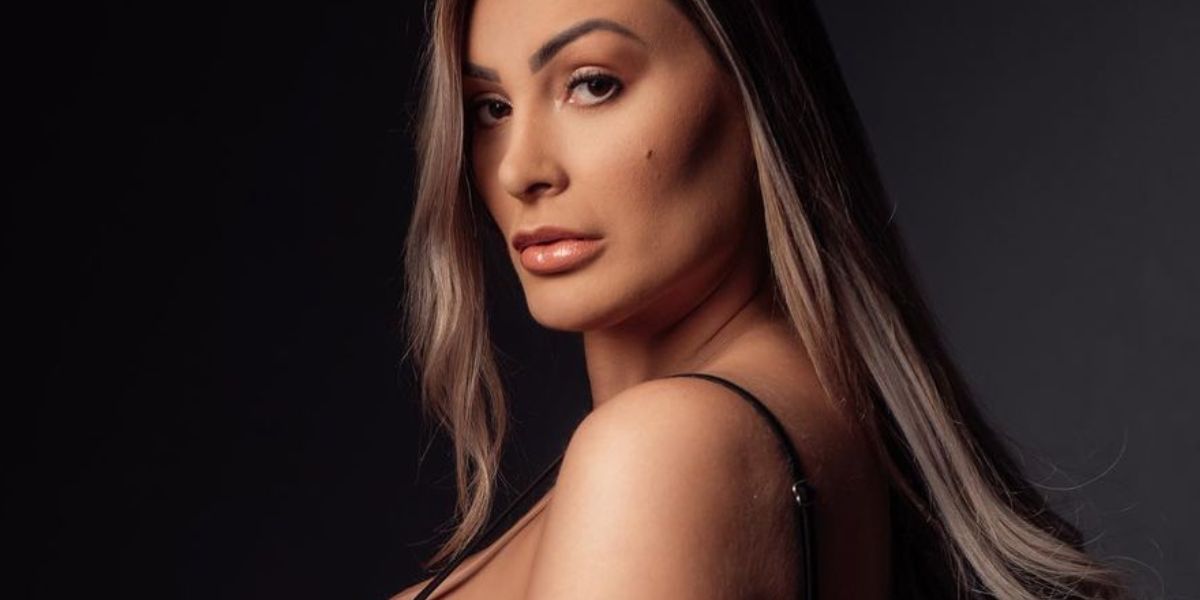 Durante entrevista no podcast Inteligência Ltda, Andressa Urach revelou detalhe de parte íntima de Cristiano Ronaldo e o que fizeram (Foto: Reprodução / Ana Zago e Maurício)