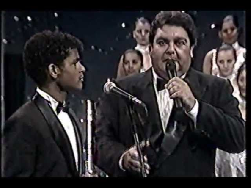 Charles da Flauta mostrando seu talento no Faustão, na Globo (Foto: Reprodução/ Youtube)