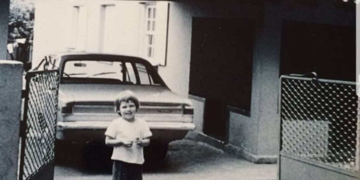 Celso Portiolli, apresentador do SBT, comparilha foto da antiga casa que morou em sua infância - Foto Reprodução Instagram Celso Portiolli, apresentador do SBT, comparilha foto da antiga casa que morou em sua infância - Foto Reprodução Instagram