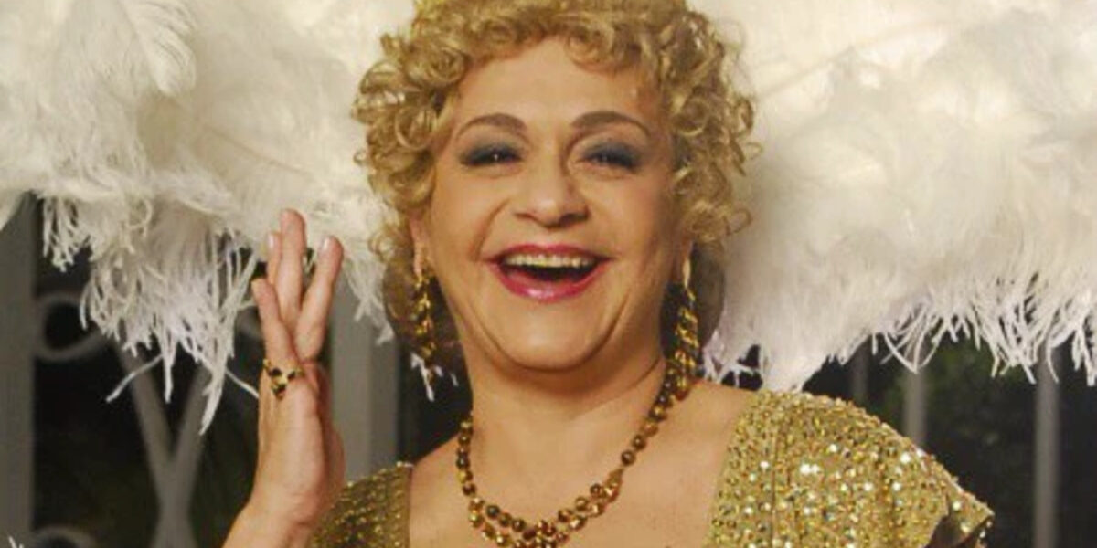 Fafy Siqueira como Dercy Gonçalves na série "Dercy de Verdade" de 2012 (Foto Reprodução/Globoplay)