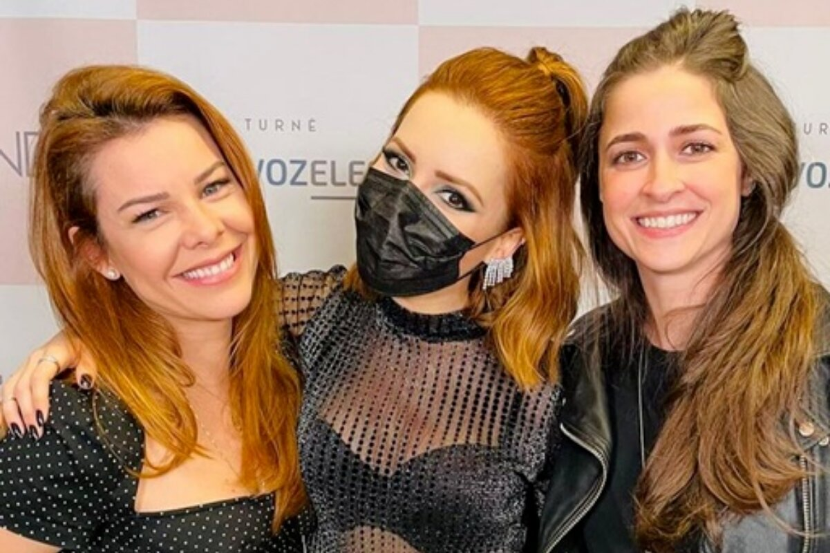 Fernanda Souza e Eduarda Porto em show da Sandy - Foto Reprodução Internet