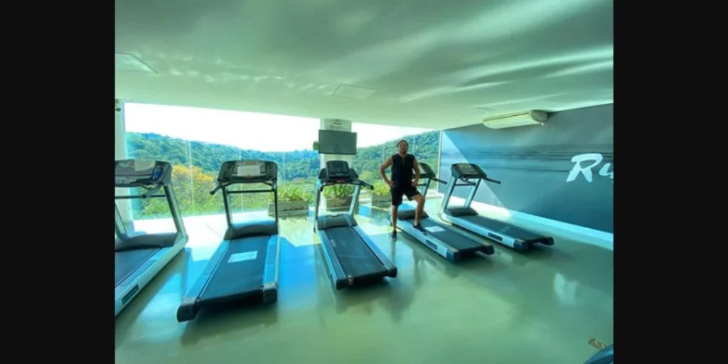 Geraldo Luis na academia da sua luxuosa mansão - Foto Reprodução Internet