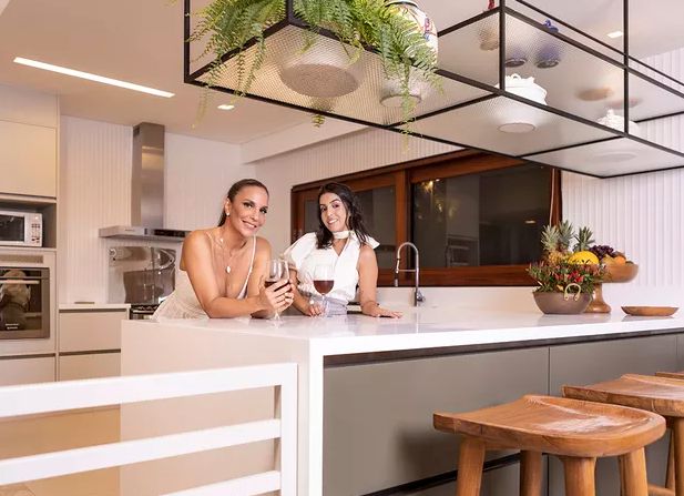 Ivete Sangalo em sua mansão - Foto Reprodução Internet