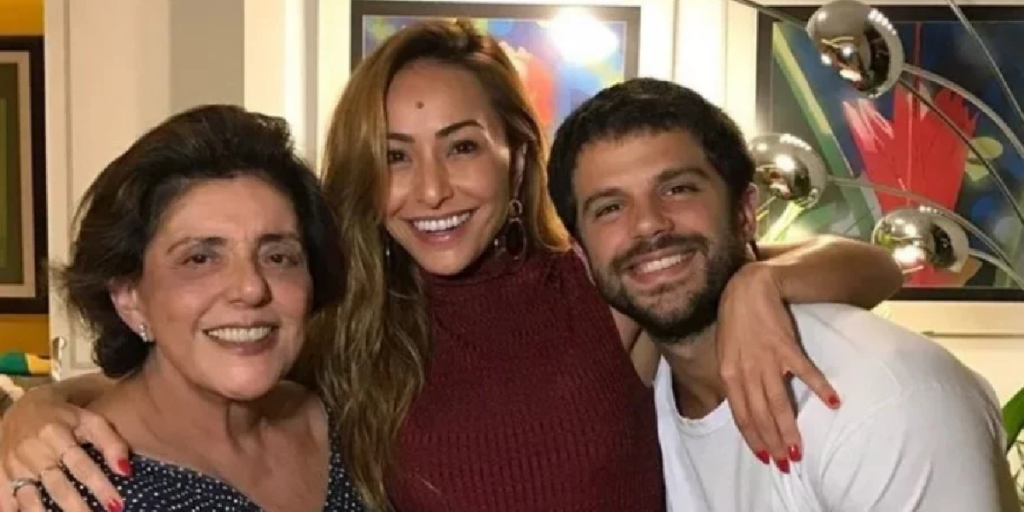 http://tvfoco.uai.com.br/wp-content/uploads/2015/05/Daniela-Mercury.jpg