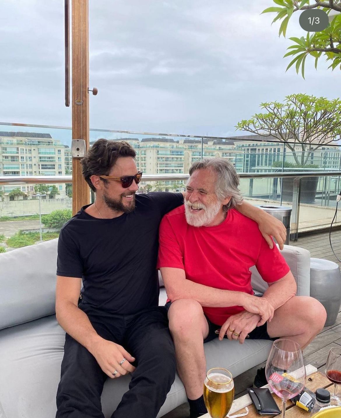 Sérgio Guizé se declara para o veterano José de Abreu em clique divulgado - Foto Reprodução Instagram