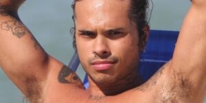 Vitão curtindo em praia - Foto Reprodução Internet