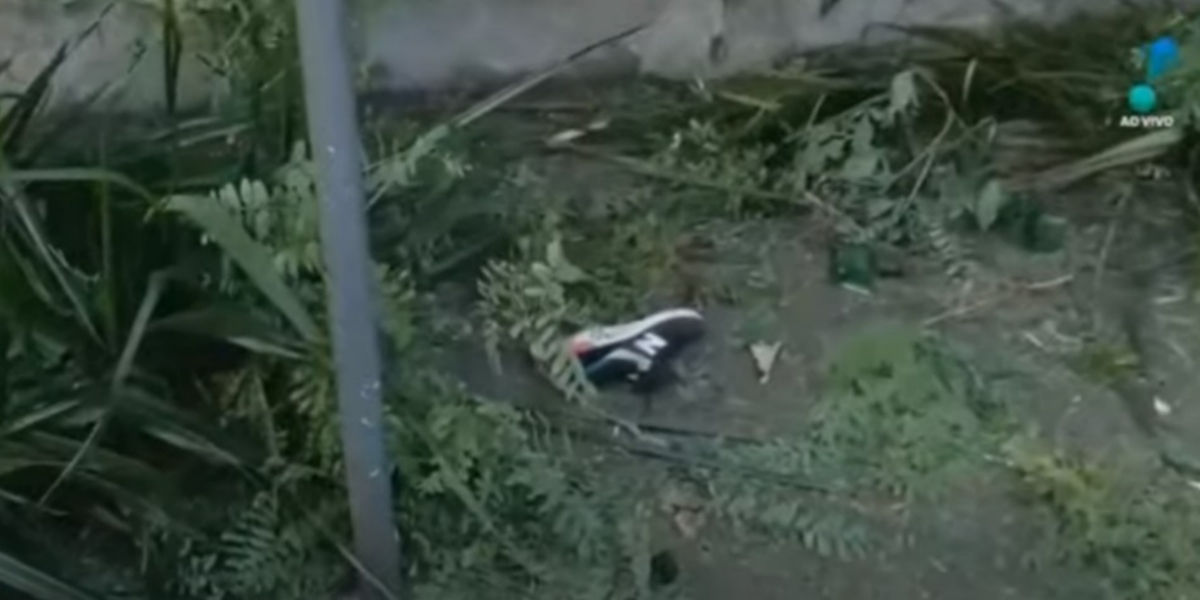 Imagem de acidente de helicóptero mostrado no "A Tarde é Sua" (Foto: Reprodução/RedeTV!)