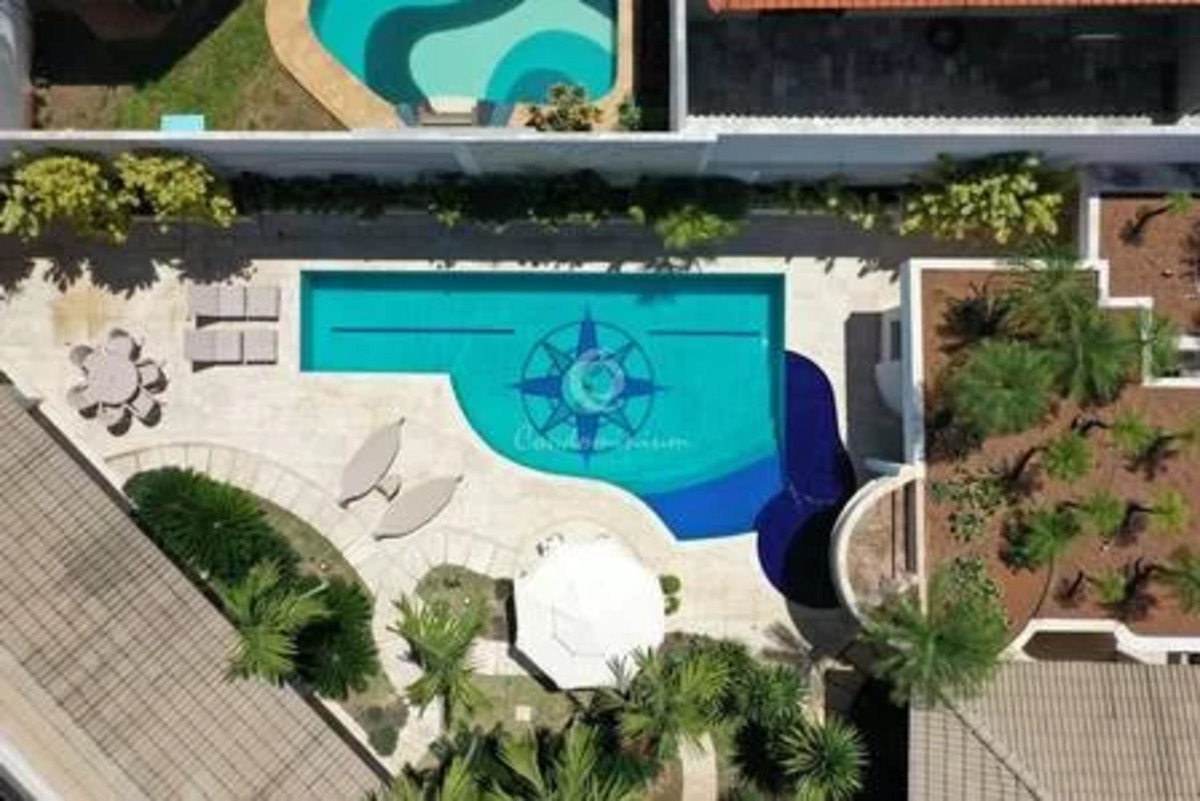Piscina da residência vista de cima O local conta com uma belíssima piscina (Foto Reprodução/Internet)