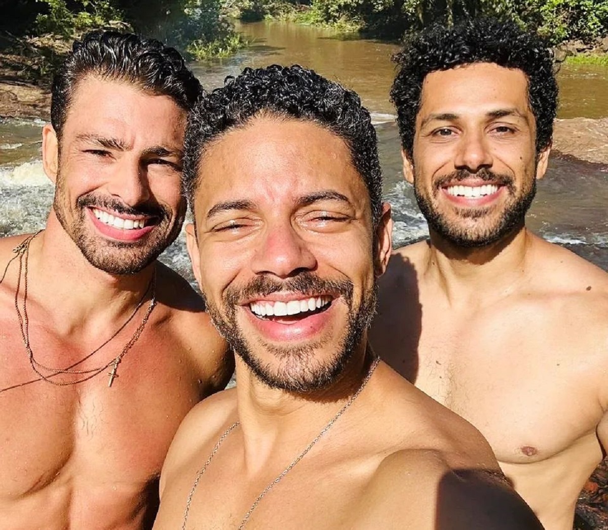 Cauã Reymond (Caio), Paulo Lessa (Jonatas) e Amaury Lorenzo (Ramiro Neves) em gravações de Terra e Paixão, da Globo. (Foto: Reprodução / Internet)