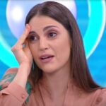 Chris Flores se comoveu com pedido de ajuda da mãe do ator no Fofocalizando (Foto: Reprodução / SBT)