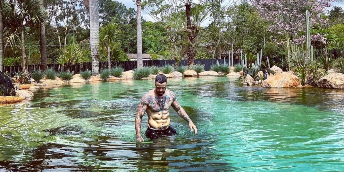 Felipe Titto em lago próprio em sua mansão (Reprodução - Instagram)
