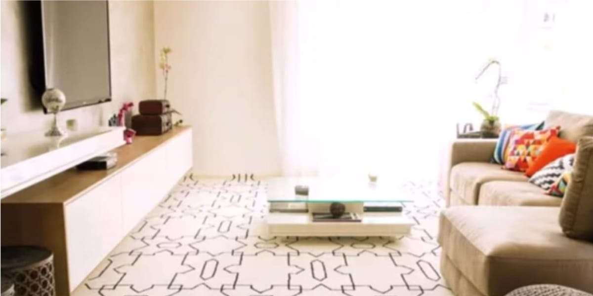 Sala de estar com espaço para amigos e familiares (Reprodução: Youtube)