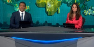 Márcio Bonfim e Ana Luiza Guimarães comandaram o Jornal Nacional na Globo (Foto: Reprodução/ Globo)