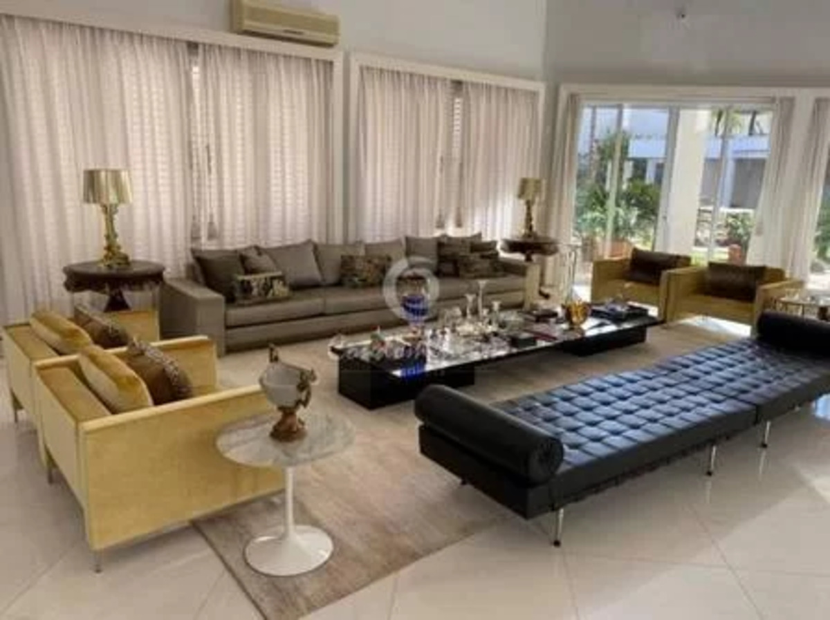 Sala de estar da mansão do artista (Foto Reprodução/Internet)