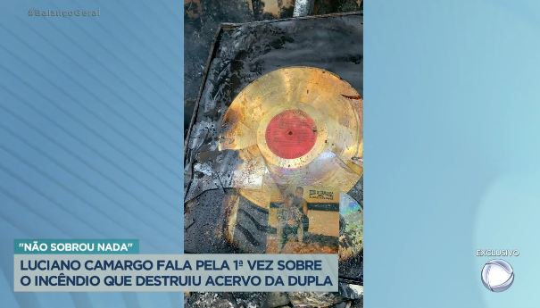 Parte do acervo de Luciano Camargo destruído pelo fogo (Foto Reprodução/PlayPlus)