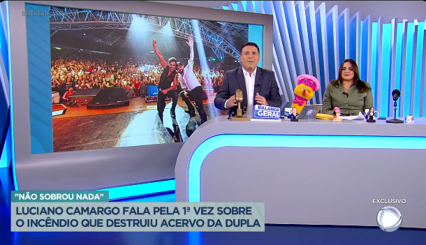 Reinaldo Gottino e Fabíola Reipert na bancada de "A Hora da Venenosa" (Foto Reprodução/Internet)