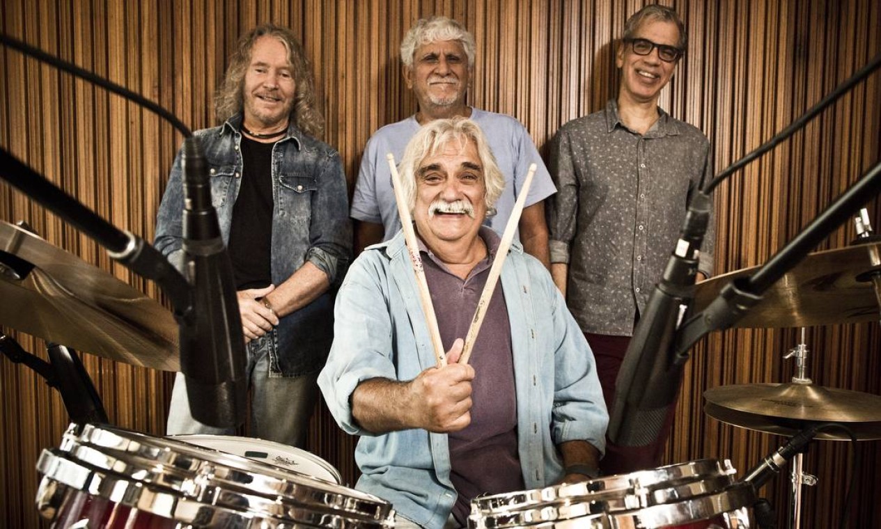 http://tvfoco.uai.com.br/wp-content/uploads/2015/05/Daniela-Mercury.jpg