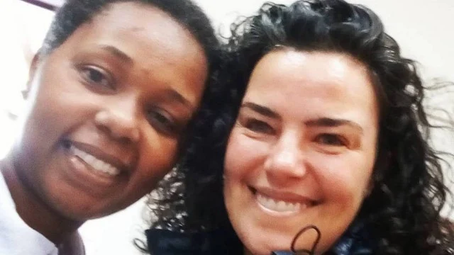 Ana Paula Arósio ao lado de fã - Foto Reprodução Internet