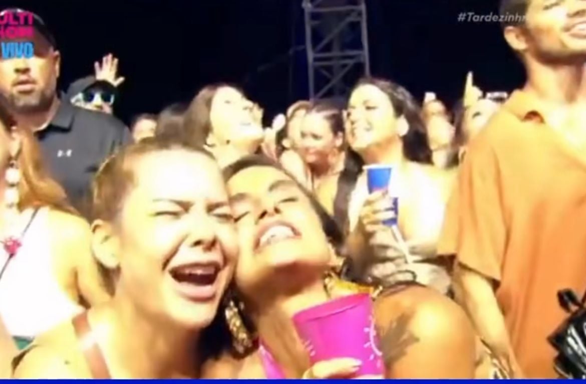 Carol Peixinho e Fernanda Souza no show de Thiaguinho - Foto Reprodução Instagram