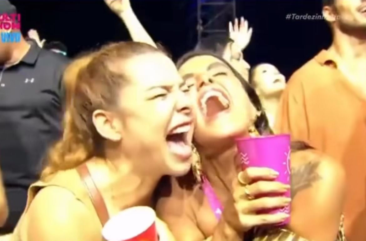 Carol Peixinho e Fernanda Souza no show de Thiaguinho - Foto Reprodução Instagram