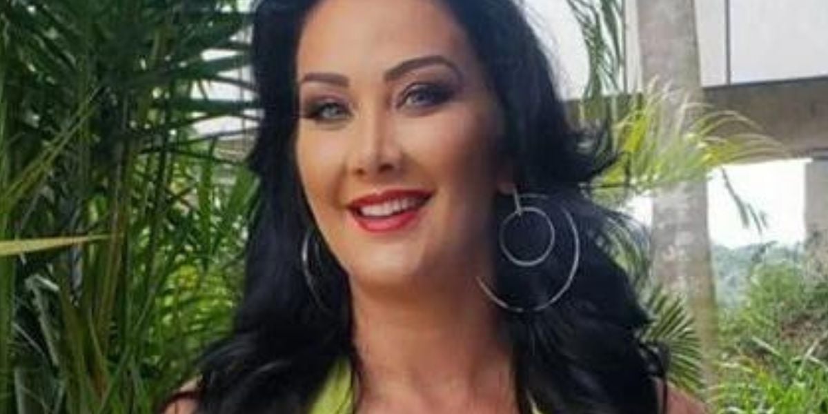 http://tvfoco.uai.com.br/wp-content/uploads/2015/05/Daniela-Mercury.jpg