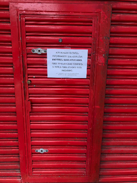 Comunicado feito na porta da Americanas (Foto: Reprodução/ Internet)
