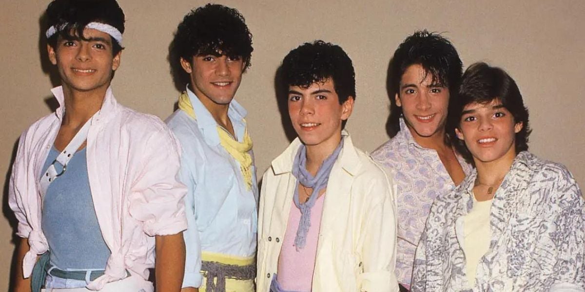 Integrantes do Menudo Ricky Martin, Charlie Rivera, Roy Rosselló, Robby Rosa, e Ray Acevedo (Foto: Reprodução /Cristina Granato)