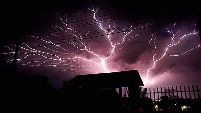 Tempestade com raios e trovões perto de casa - Foto Reprodução internet