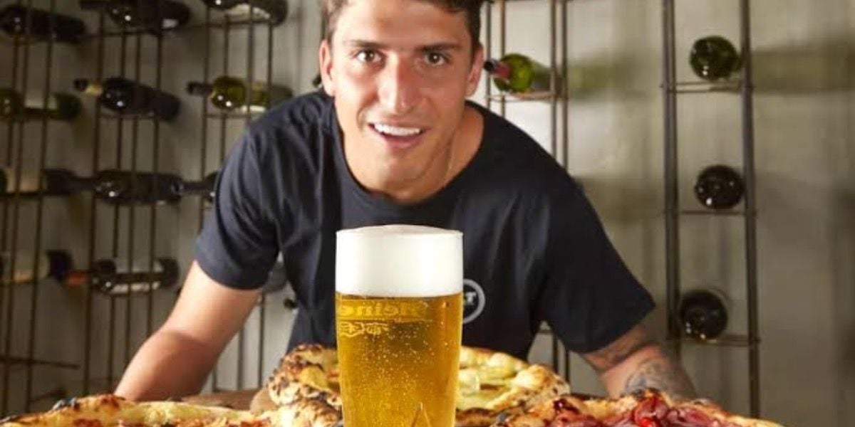 Felipe Prior na sua pizzaria (Foto:Reprodução/Taste&Fly)