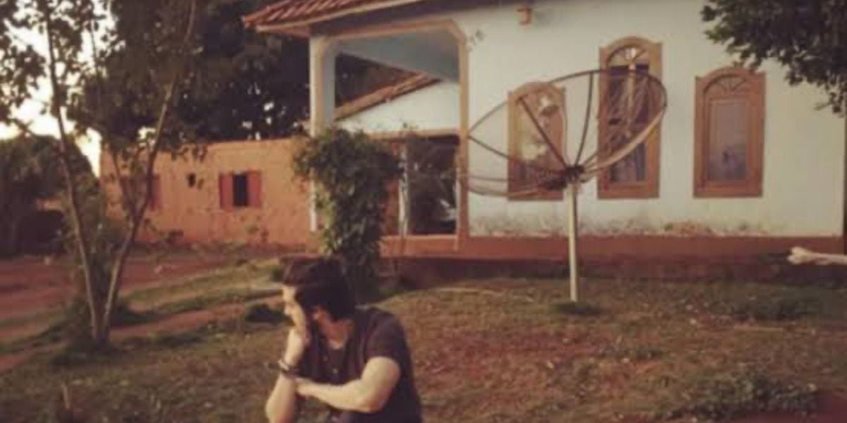 Luan Santana visita sua primeira casa (Reprodução/Internet)
