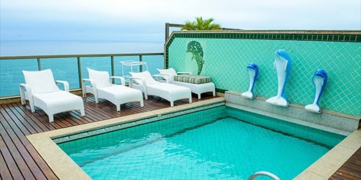 Piscina do duplex (Reprodução/Internet)