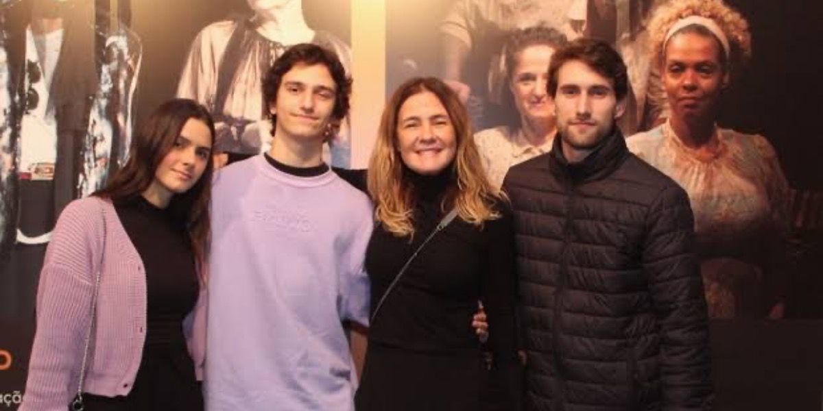 Adriana Esteves e família (Reprodução/Internet)