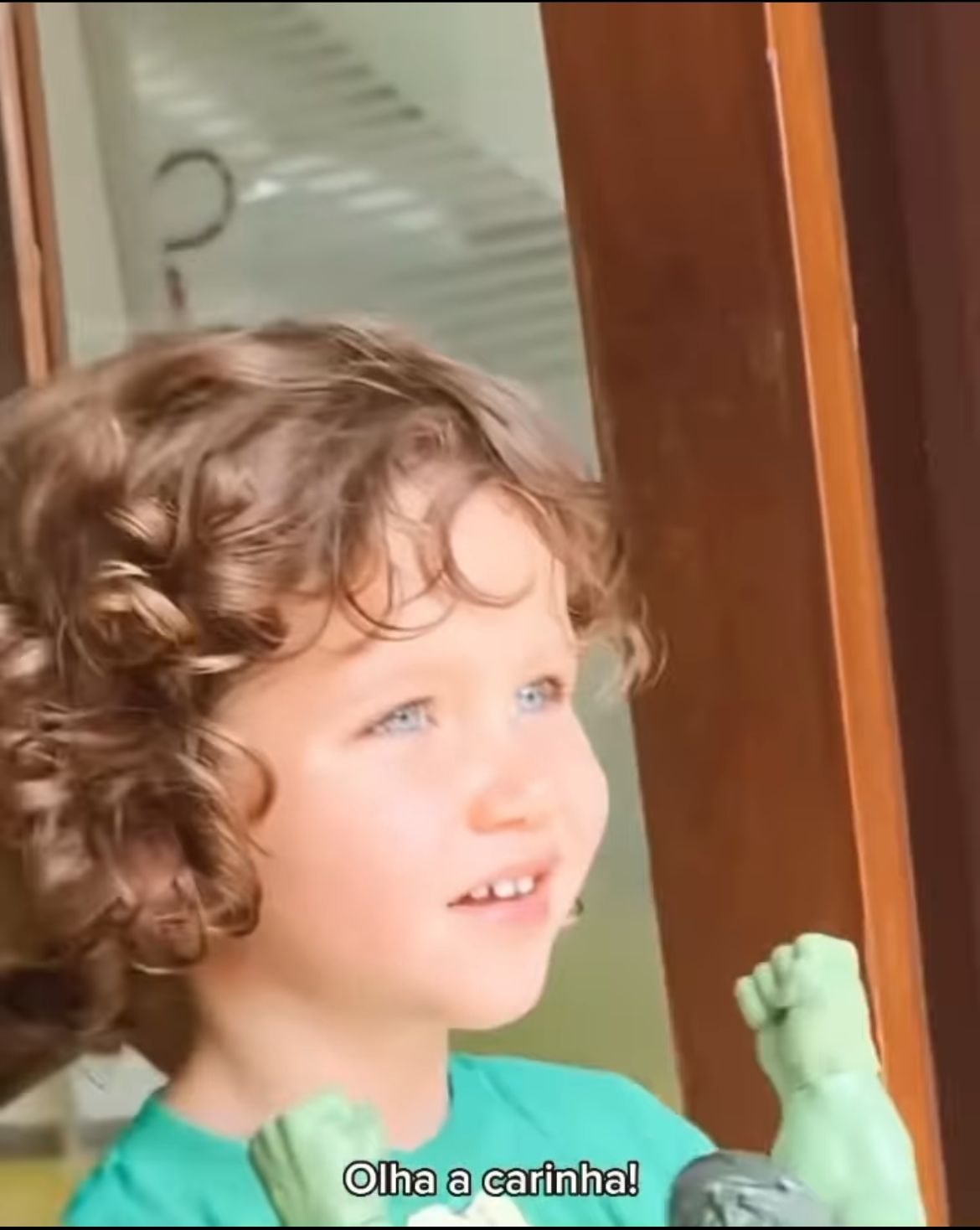Zyan, filho de Bruno Gagliasso, encantado com o Huck - Foto Reprodução Instagram