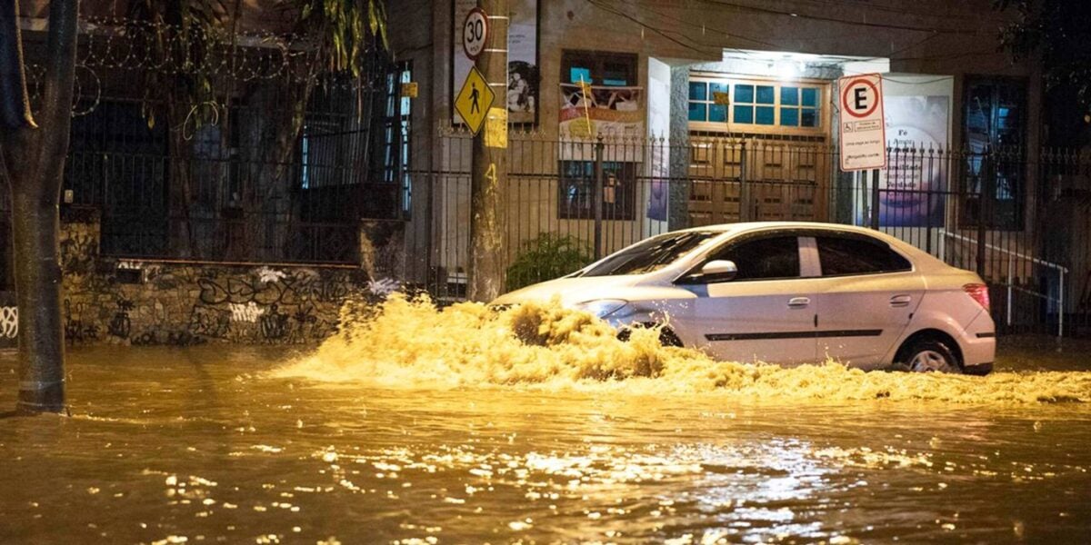 Chuvas fortes no Rio de Janeiro deixam ruas alagadas (Foto: Reprodução/Internet)