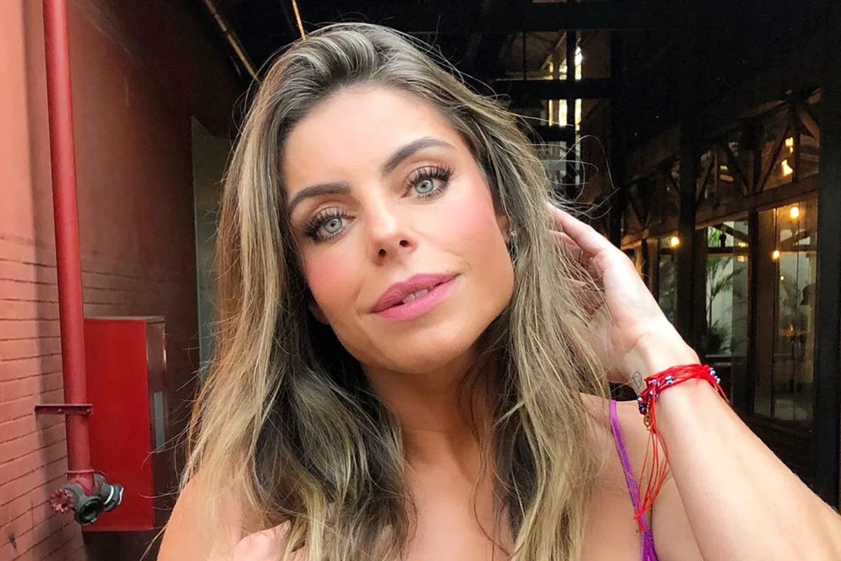 http://tvfoco.uai.com.br/wp-content/uploads/2015/05/Daniela-Mercury.jpg