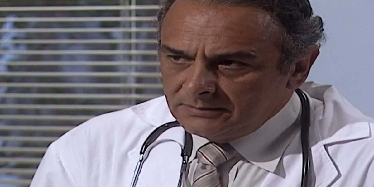 Luiz Baccelli como Dr. César de "Laços de Família" (Foto: Reprodução/TV Globo) Luiz Baccelli como Dr. César de "Laços de Família" (Foto: Reprodução/TV Globo)