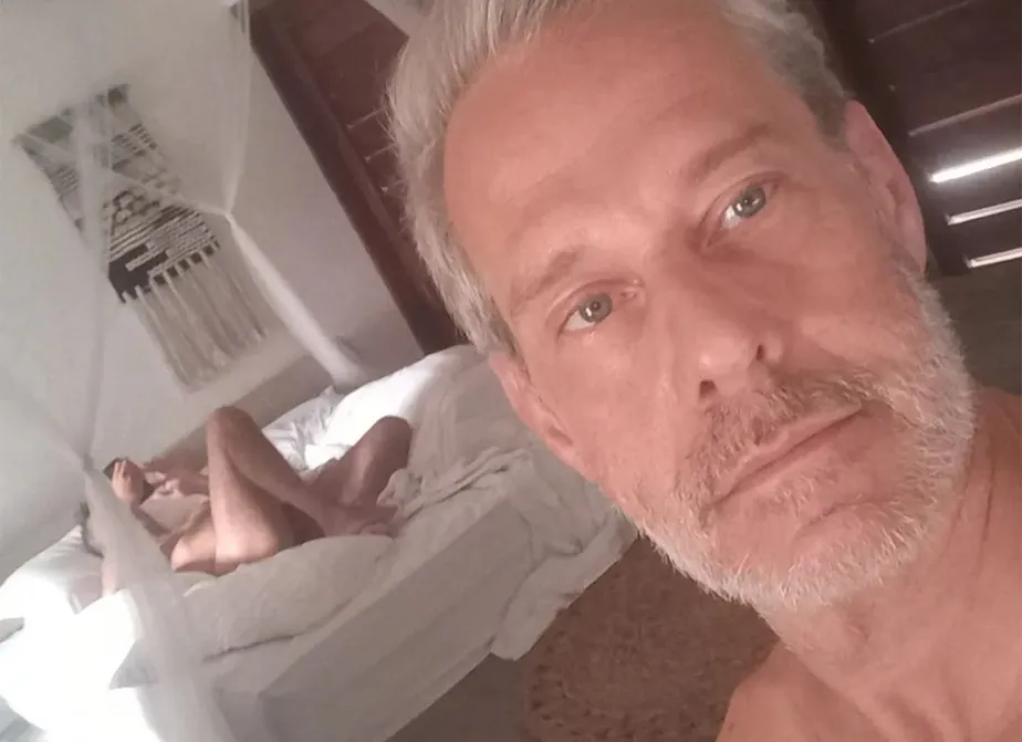 Nico Puig postou foto do marido pelado (Foto: Reprodução)
