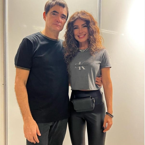Paula Fernandes foi prestiagiar o último show da banda Skank (Foto: Reprodução)